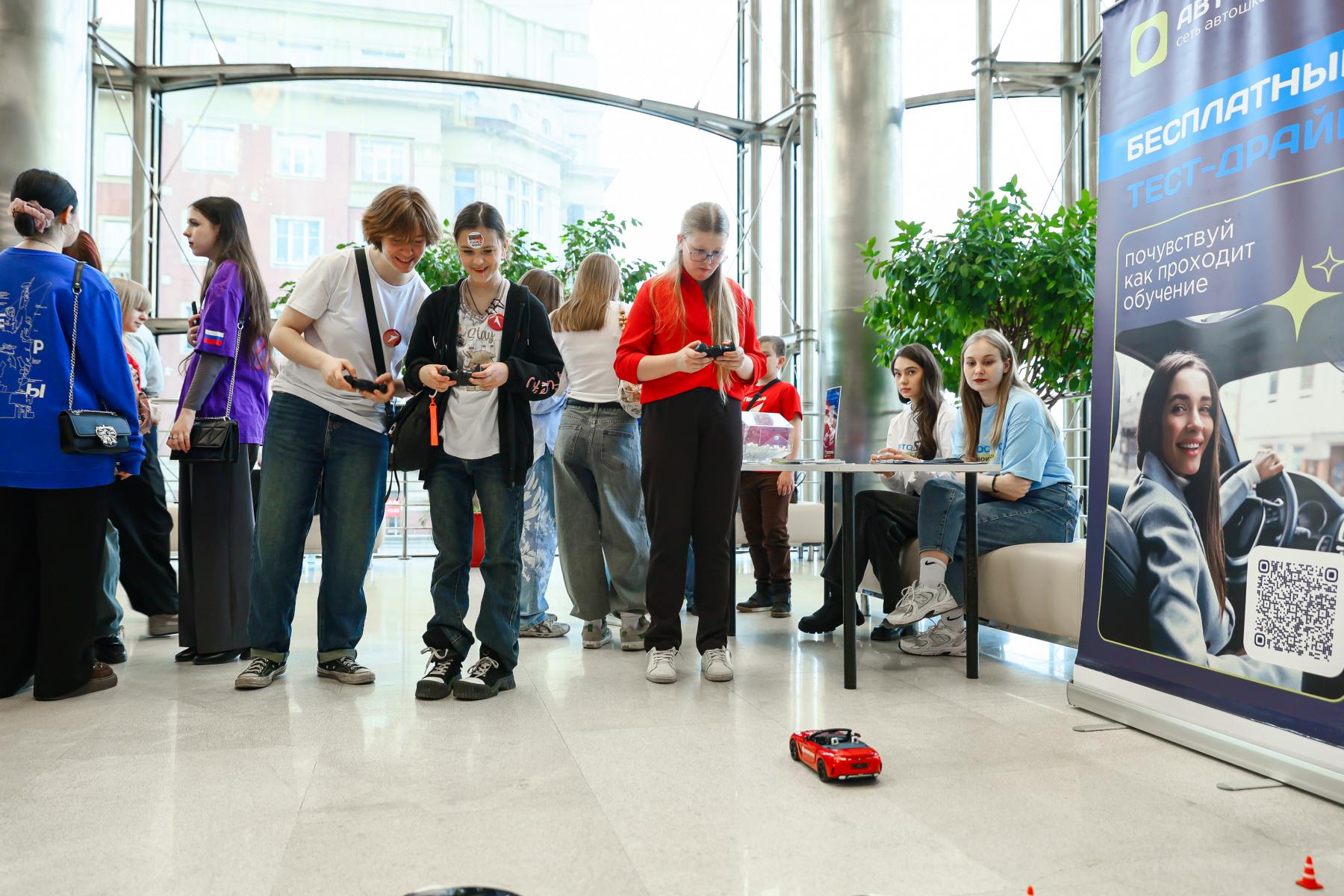 Фото Соловьёв, Савочкин, Никишева: звездные гости собрали на форуме в Новосибирске свыше тысячи человек – 100 ярких кадров 30